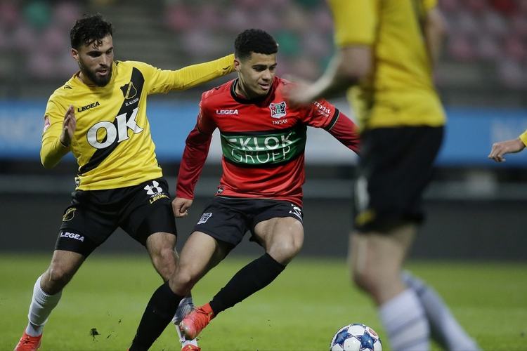 一边是勇士 一边是勇士