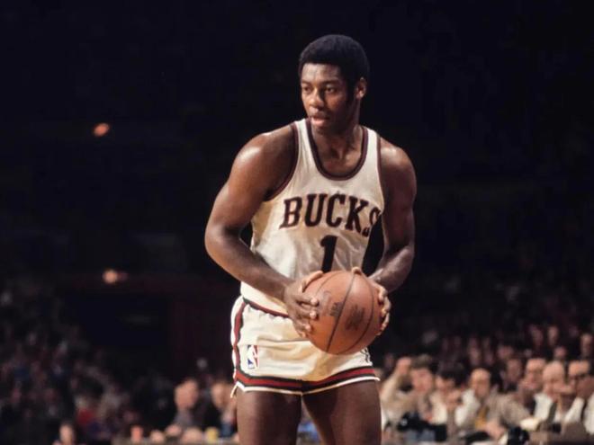 刺刀见红的 刺刀见红的