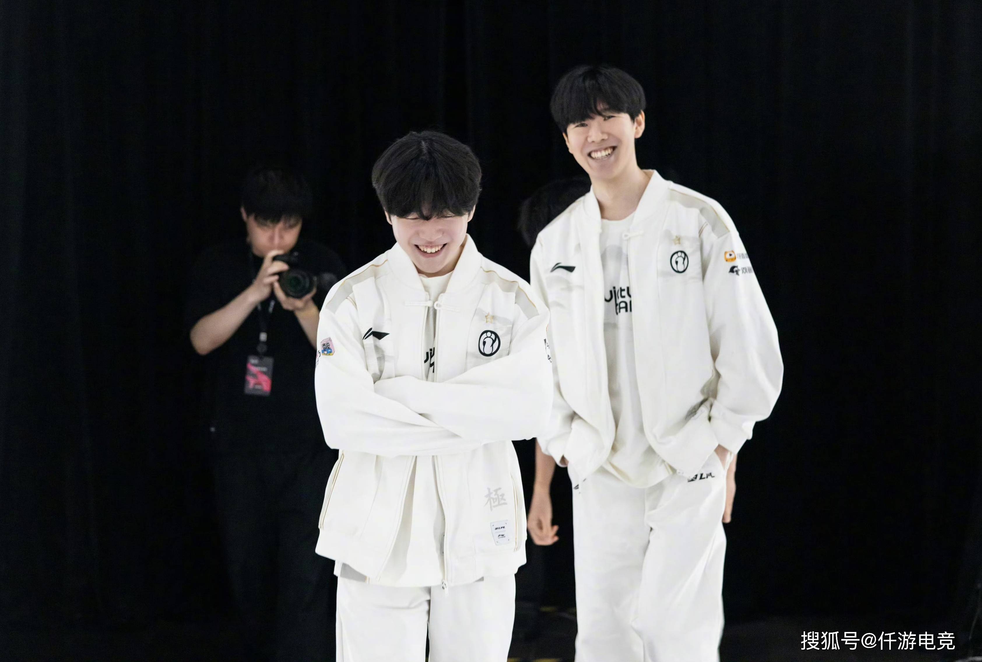 而是全队的 而是全队的