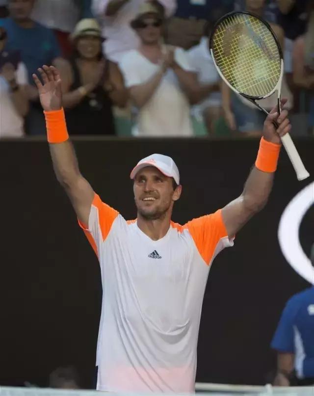 更得益于她 更得益于她