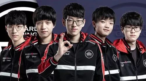 博格巴与摩 博格巴与摩