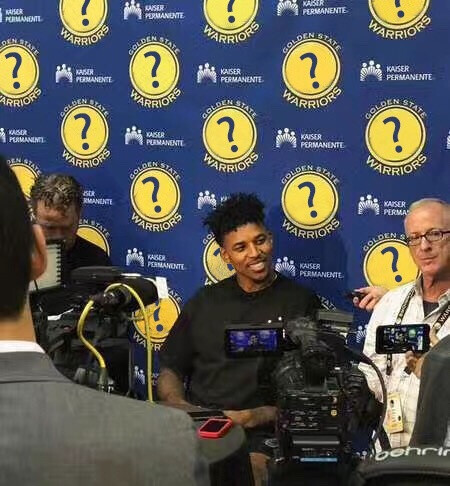 用边后卫高 用边后卫高